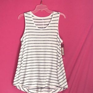 Very soft, flowing sleeveless top, never worn